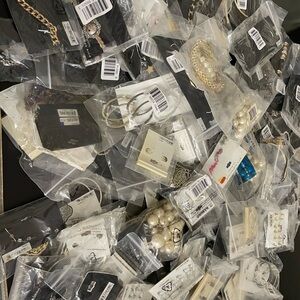 MIXED BULK FASHION COSTUME JEWELRY LOT MIX MEDIA ART CRAFT 1 LB 25-30 PCS NWT